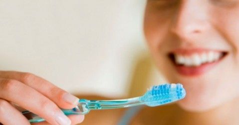 como cepillarse los dientes correctamente